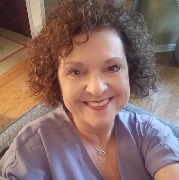 Profile Picture of Bobbie Brown (@bobbie_brown) on Poshmark