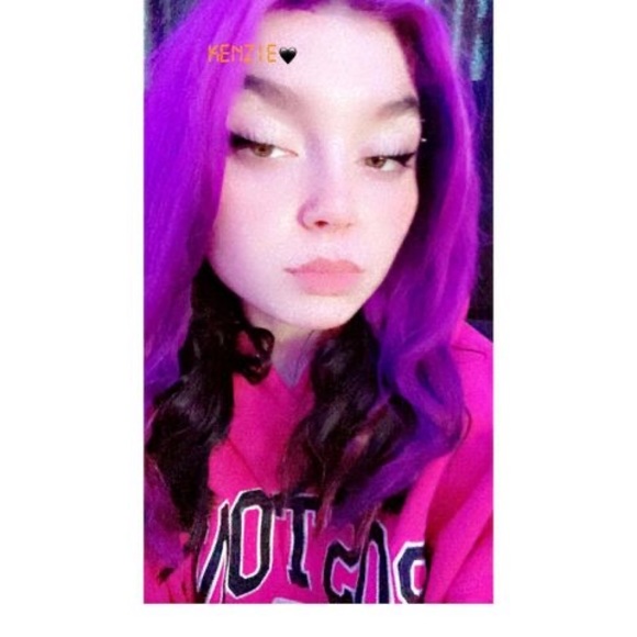 Profile Picture of Kenzz Gladson (@kenzzgladson) on Poshmark