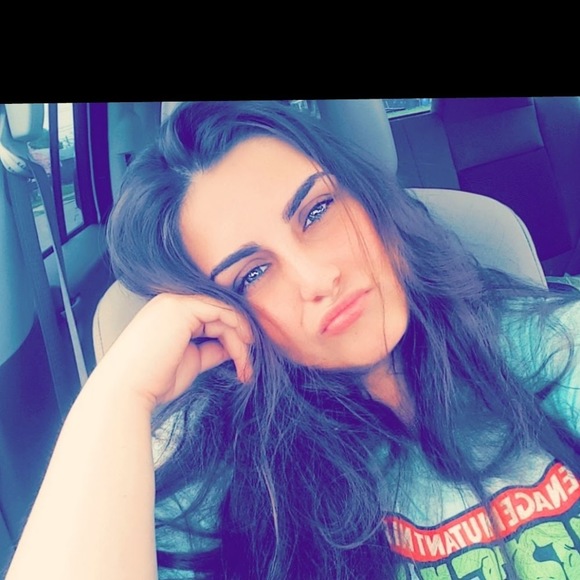 Profile Picture of Skylar Kane (@skylarkane1997) on Poshmark