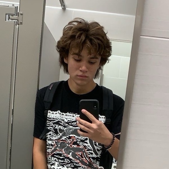 Profile Picture of Gavin Debusk (@holdmeclosest) on Poshmark