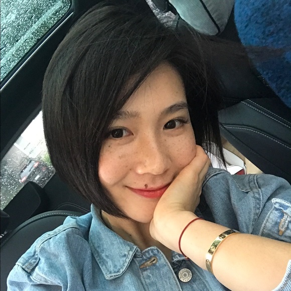 Profile Picture of Wanting Qian (@wan_ting) on Poshmark