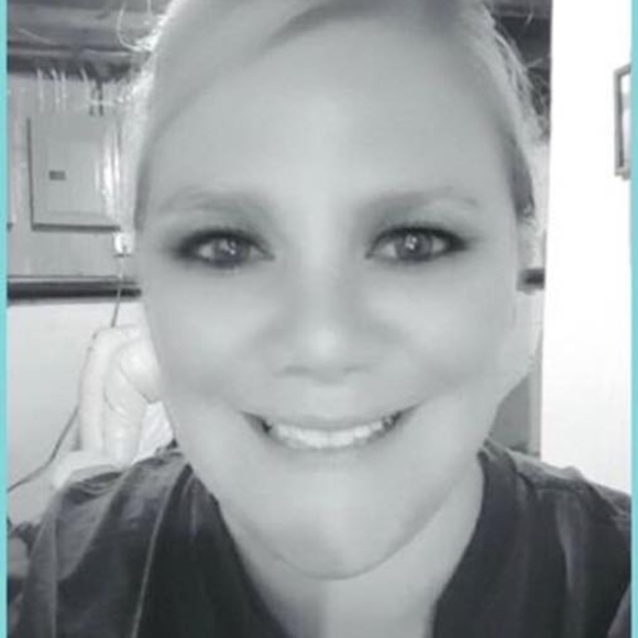 Nicole Etherington - Poshmark Profile Picture of Nicole Etherington (@nikkirae31) on Poshmark