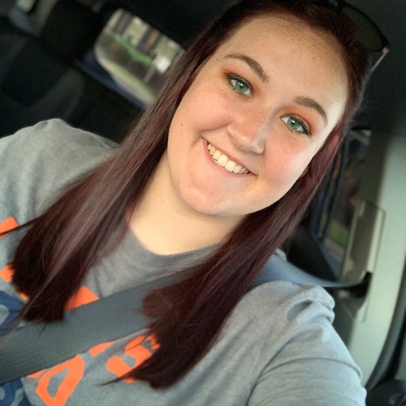 Profile Picture of Kristen Eversman (@keversman1212) on Poshmark