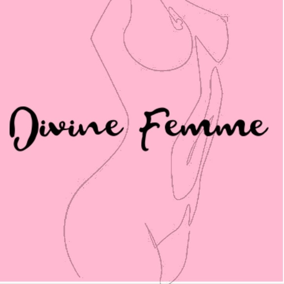Profile Picture of Caitlin Davis (@caitlindavis00) on Poshmark