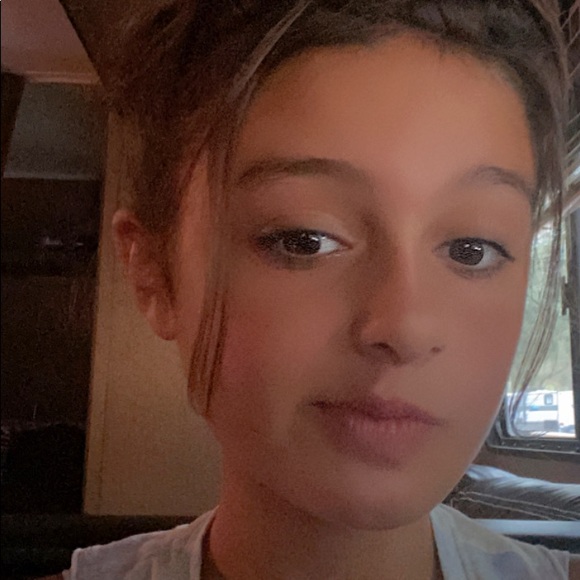 Riley Blattenberger - Poshmark Profile Picture of Riley Blattenberger (@rblattenberger) on Poshmark