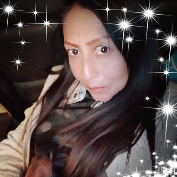 Profile Picture of Lupe Mares (@lupelunam) on Poshmark