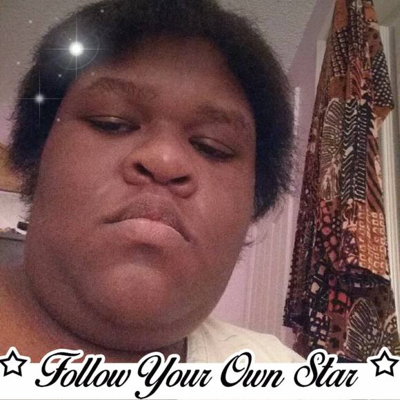 Profile Picture of Elizabeth Preaster (@elizabethmy123) on Poshmark