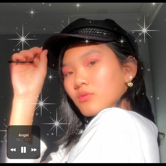 Profile Picture of Heather Trinh (@88aoi) on Poshmark