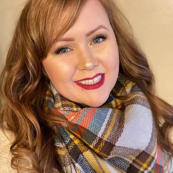 Profile Picture of Randi Quicksall (@randijeaaan) on Poshmark