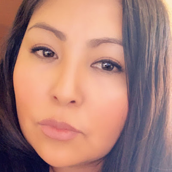 Profile Picture of Toni Vandal (@tonijvandal) on Poshmark