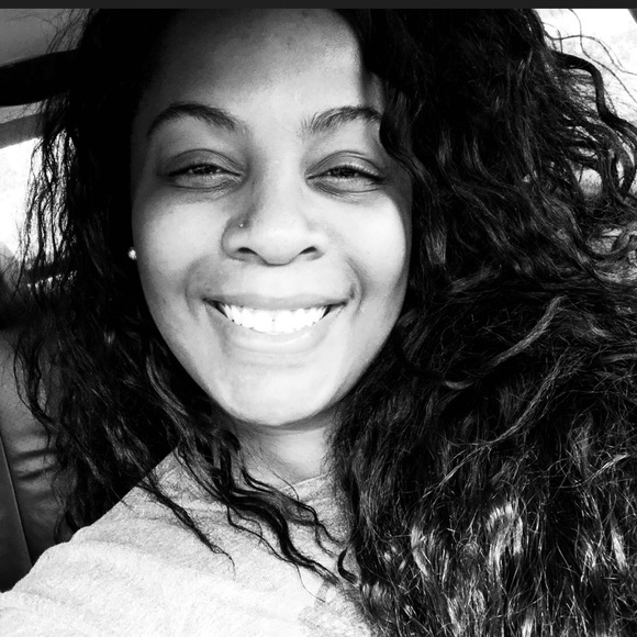 Profile Picture of Kelley Mcknett (@aboveavgkellz) on Poshmark