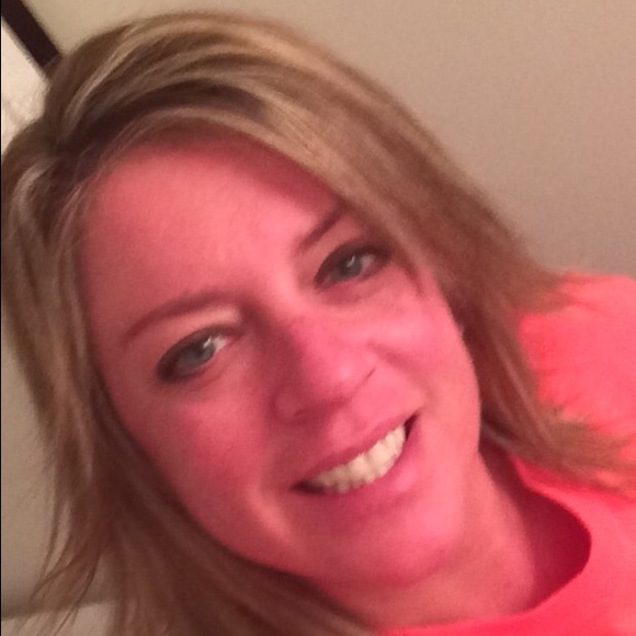 Profile Picture of Micki Cook (@mickisid) on Poshmark