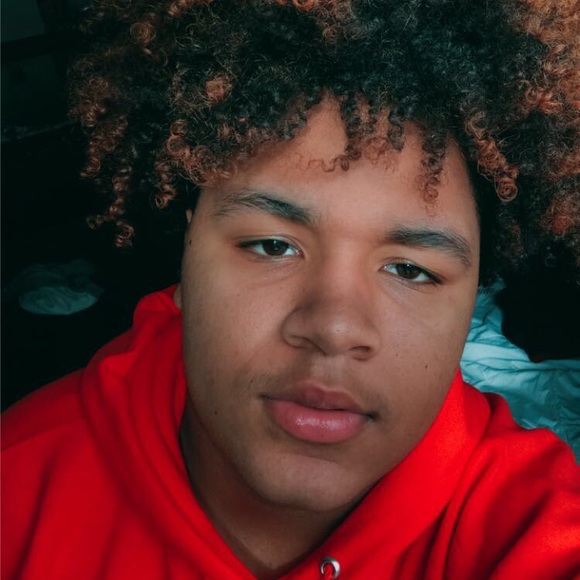 Profile Picture of Julian Bonner (@julianbonner21) on Poshmark