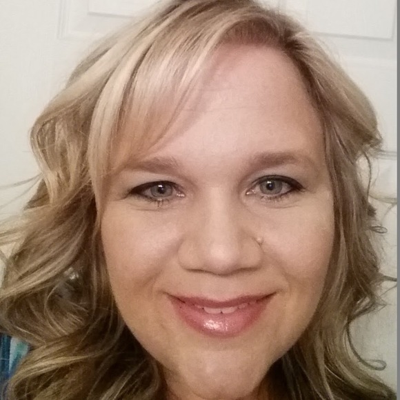 Profile Picture of Christy Alley (@christylalley) on Poshmark