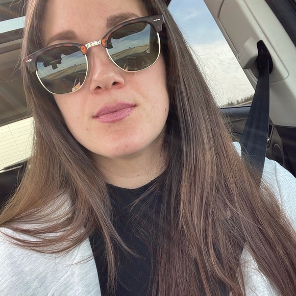 Profile Picture of Amy Spivak (@aammmyyyys) on Poshmark