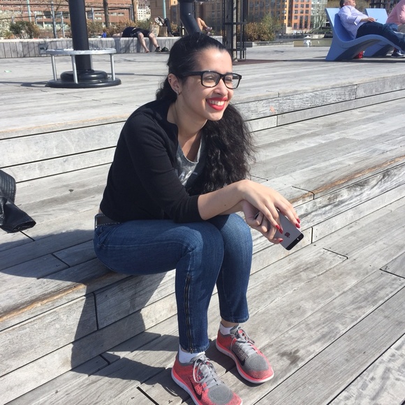 Profile Picture of Amber lee Caimares (@aleejerez) on Poshmark