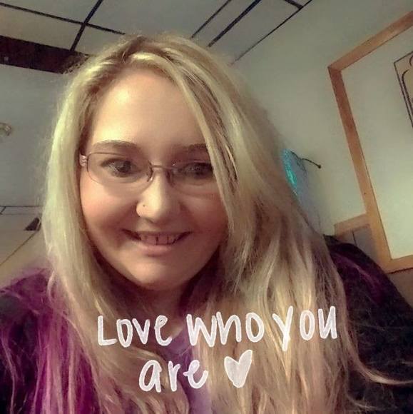 Profile Picture of Kayla Zatek (@kzatek) on Poshmark