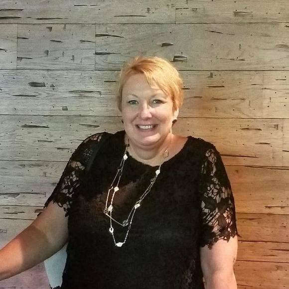 Profile Picture of Lori Quiram (@lquiram) on Poshmark