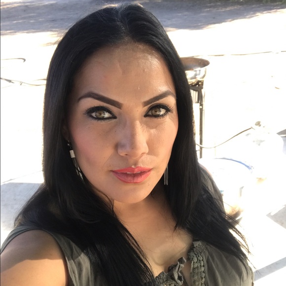 Profile Picture of Bertha Rios (@bertharios929) on Poshmark