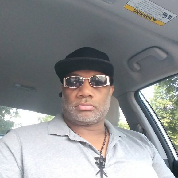 Profile Photo of Darryl Cunningham (@darrylc50) on Poshmark