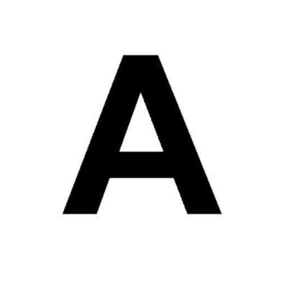 Profile Picture of Angela Mingari (@youreangela) on Poshmark