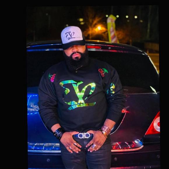 Profile Picture of Sandaly Kouyate (@kouyatesadaly) on Poshmark