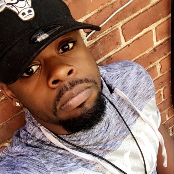 Profile Picture of Sean Isabell (@seanisabel2010) on Poshmark