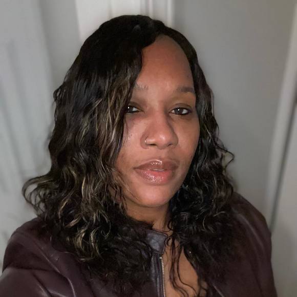 Profile Picture of Latissa Banks (@latissabanks) on Poshmark