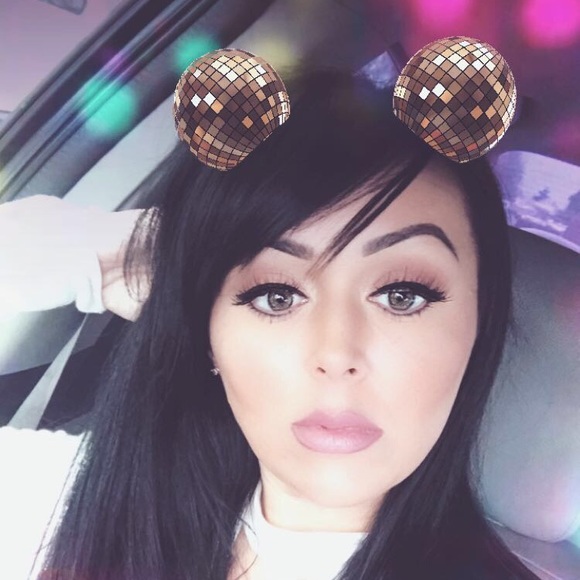 Profile Picture of Valerie Palmeno (@valpal831) on Poshmark