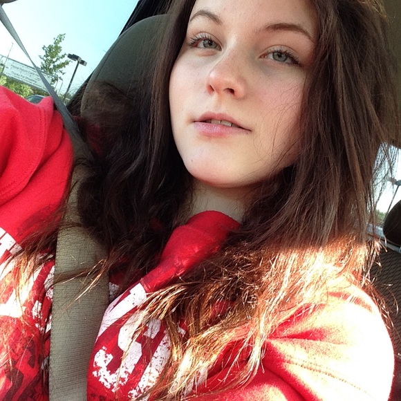 Profile Picture of Caroline Konen (@carolili91) on Poshmark