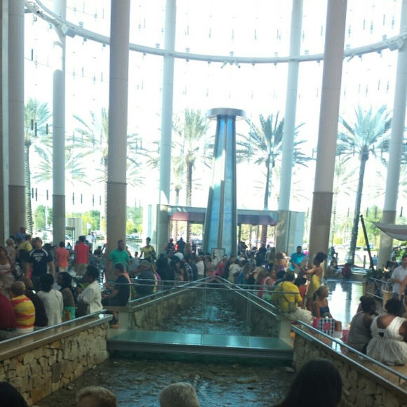 Profile Picture of Ivan Garzon (@ivandgarzon) on Poshmark