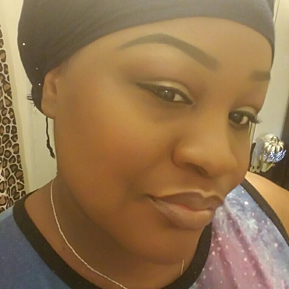 Profile Picture of Sheena Sheena (@ss730) on Poshmark