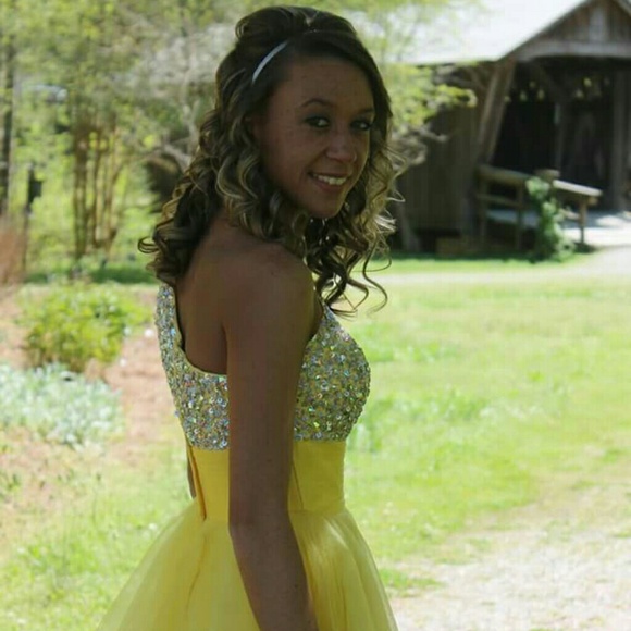 Baylee Coalson - Poshmark Profile Picture of Baylee Coalson (@bayleeashlan) on Poshmark