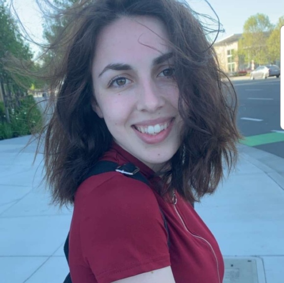 Profile Picture of Katelynn Banek (@katelynn395) on Poshmark