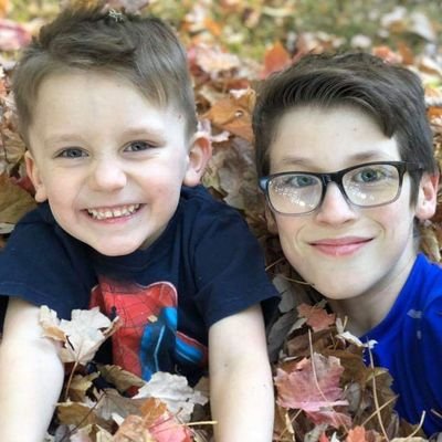 Profile Picture of Bobbie Webb (@momfortnc) on Twitter