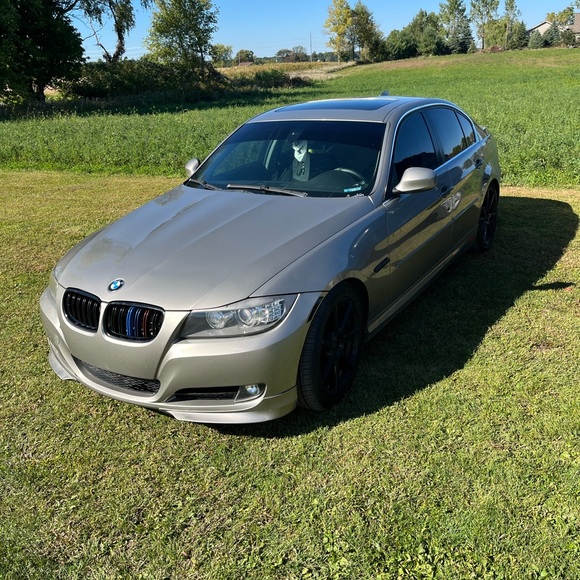 Profile Picture of Joseph Wengerd (@jwbuyselltrade) on Poshmark