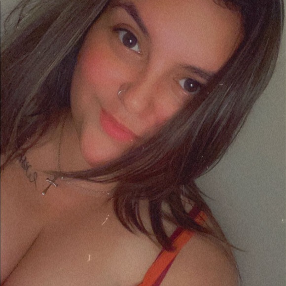 Profile Picture of Heather Gordin (@heathergordin) on Poshmark