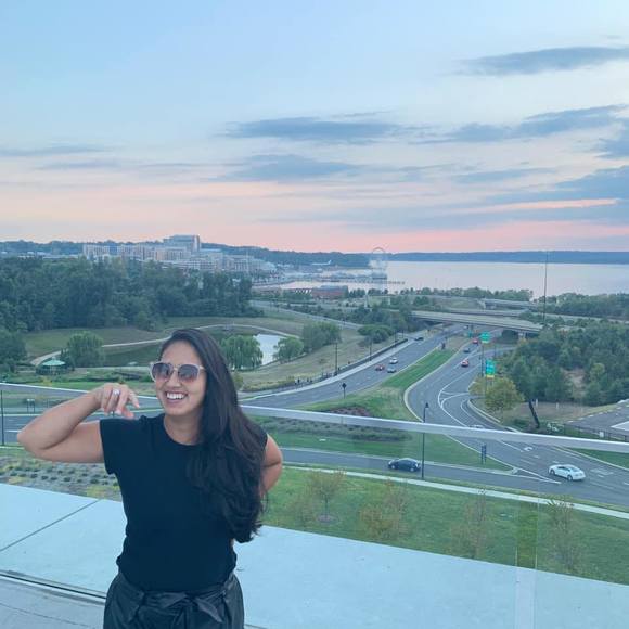 Profile Picture of Juliana Roque (@julianaroque) on Poshmark