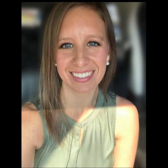 Profile Picture of Andrea Tettleton (@atettleton) on Poshmark