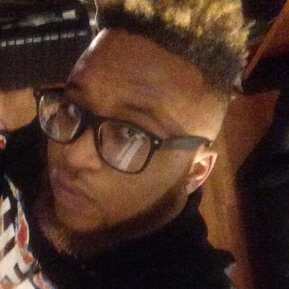 Profile Picture of Sean Miles (@sean2miles) on Poshmark