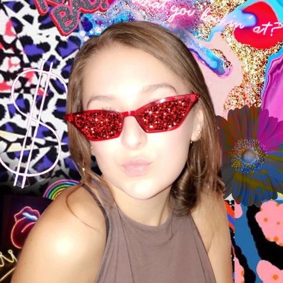 Profile Picture of Addison Cook (@addisonlcook) on Poshmark