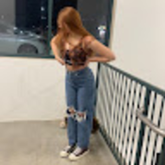 Profile Picture of Barbara Riendeau (@barbarariendeau) on Poshmark
