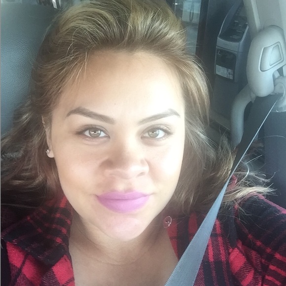 Profile Picture of Jeannette Jimenez (@jeannettebb) on Poshmark