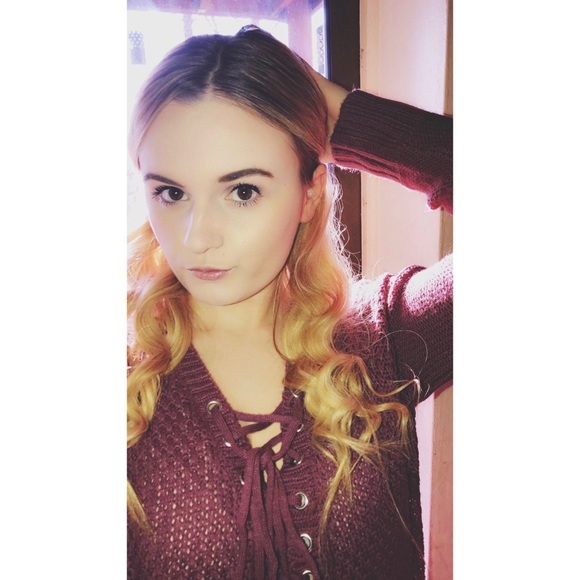 Profile Picture of Alexus Carpenter (@alexuscarpenter) on Poshmark