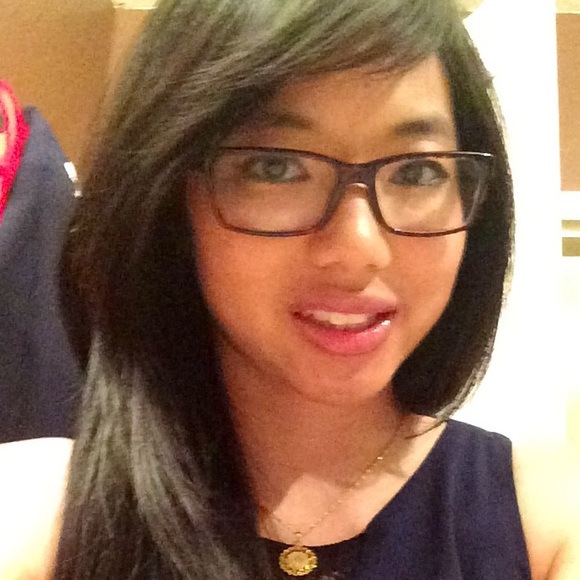 Profile Picture of Jen Gandia (@jentherese) on Poshmark