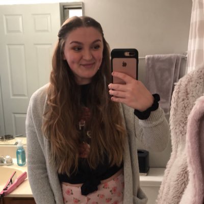 Profile Picture of Julia Farrell (@juliabeccari1) on Twitter