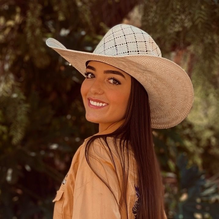 Profile Picture of Bárbara Pádua (@@barbara_padua) on Tiktok