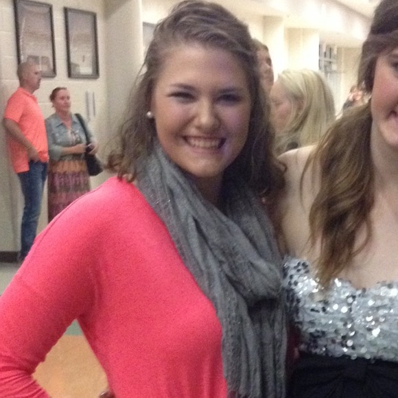 Profile Picture of Carlyh Hale (@carlyhale) on Poshmark