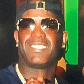 Profile Picture of MEL (@melvrickdeering) on Tiktok