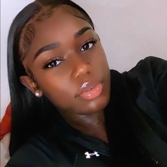 Profile Picture of Mia Patton (@mpatton18) on Poshmark